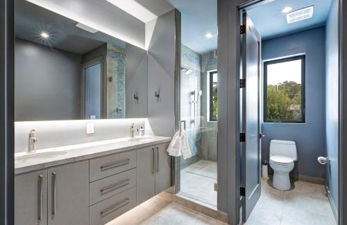 Lauderdale Isles Villa | Boathouse on Marathon with Free Yacht Tour with 6 nights or more