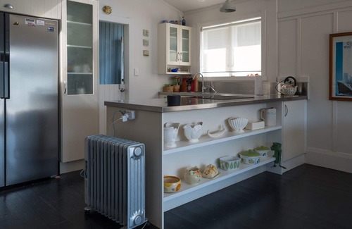 Kawau Island House | Boaties Paradise - Charming waterfront cottage.