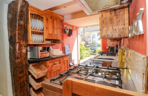 Ashford-in-the-Water Cottage | BOBBIN COTTAGE, pet friendly, with open fire in Ashford-In-The-Water