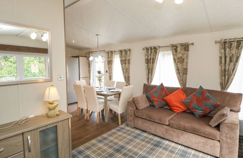 Morpeth Cottage | BOCK RETREAT, pet friendly, with hot tub in Felton