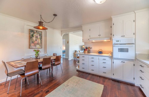 Salmon Creek House | BodegaBreeze~Serene Coastal Home+Studio -Bodega Bay Walk to Beach/HotTub/WiFi