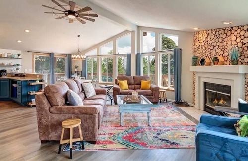 Fairplay Cabin | Bohemian Inspired Mountain Chalet on 2.5 Acres🍃Aspens♨️Hot Tub🐾 Pet Friendly