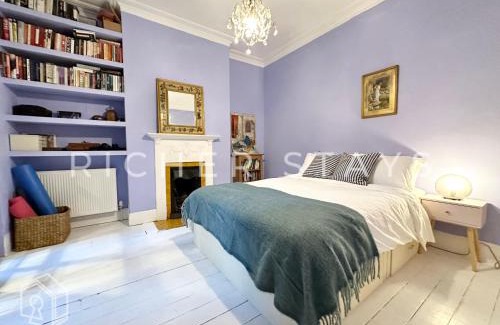 North Kensington Apartment | Bohemian Notting Hill Flat, Garden & Amenities