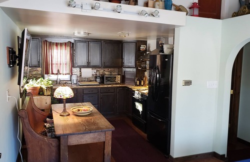 Tallman Apartment | Bohemian Waterfront apartment in private home