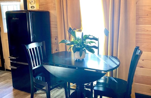 Flintstone House | Boho Bungalow | Pet Friendly