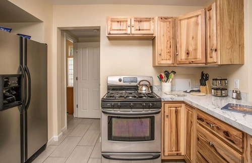 Rifle House | Boho Style, Cozy Home, Big Kitchen, Spacious Near Hot Springs and Winery