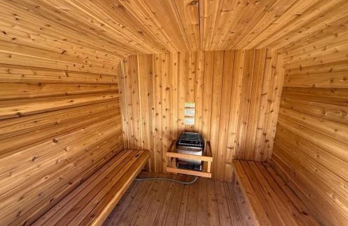 People's Freeway House | Boho Vibe Townhome King Bed Garage SLC