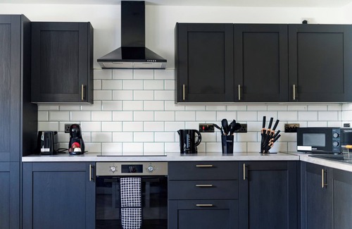 Butetown Apartment | Boho Vista| Stylish Central1BR Flat in Cardiff Bay