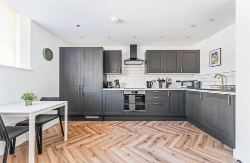 Butetown Apartment | Boho Vista| Stylish Central1BR Flat in Cardiff Bay