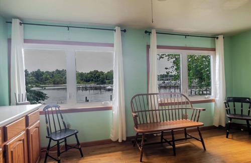 Lexington Park House | Boho Waterfront Retreat - 5BR