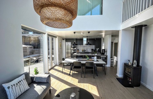 Karna House | Bohuslän Sea Lodge-Modern house for 6 by the sea with a boathouse in the marina