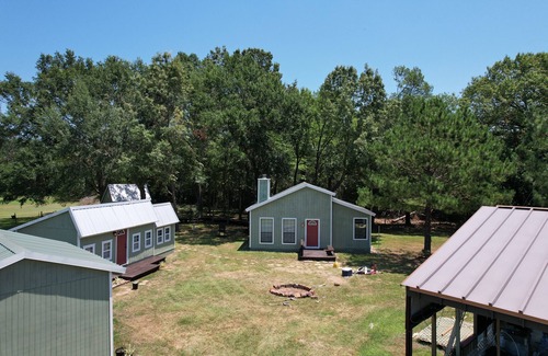 Telephone Cabin | Bois D'arc Bungalows 2-cabin supports 9 guest