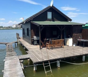 Oroszlany House | Bokodi üdülő és horgászházak