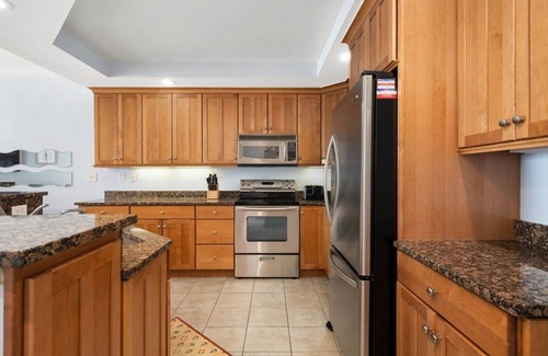 Ocean City Condo | 🏖️ Bold and Bright Oceanfront unit on the Boardwalk! Open for Winefest this weekend🏖️