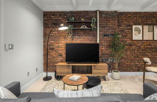 Nolita Apartment | Bold NYC Stay in Fashionable Nolita