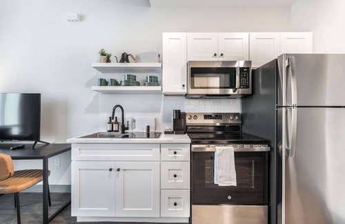 Macon Apartment | Bold Stay Steps from Capricorn Recording Studios