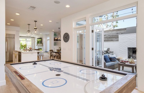Santa Ana Heights House | Bolsa Ave Buyout by AvantStay | 2 Home Buyout