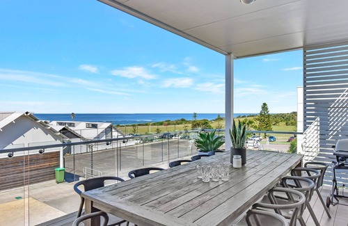 Caves Beach Villa | Bombora Beach House at Caves Beach Villas
