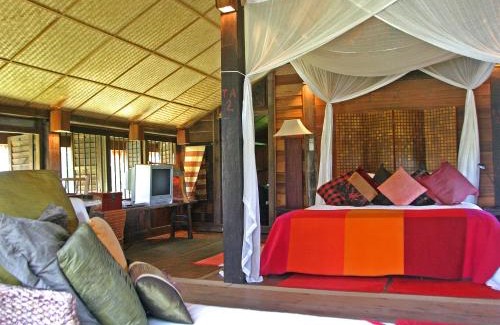 Kampung Kedawang Villa | Bon Ton Antique Wooden Villas