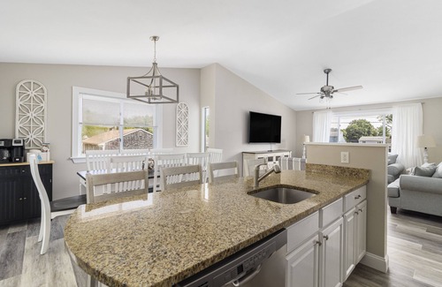 Bonnet Shores House | Bonnet Shore House 4 mi. to Narragansett Town Beach, 20 minutes to Newport, A/C