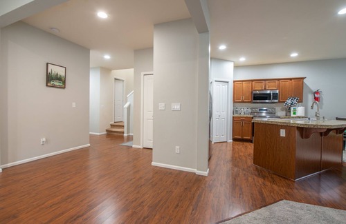 Bonney Lake House | Bonney Lake House INN W/Jacuzzi and Centralized AC