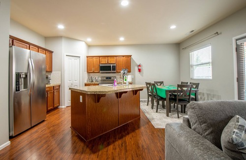 Bonney Lake House | Bonney Lake House INN W/Jacuzzi and Centralized AC