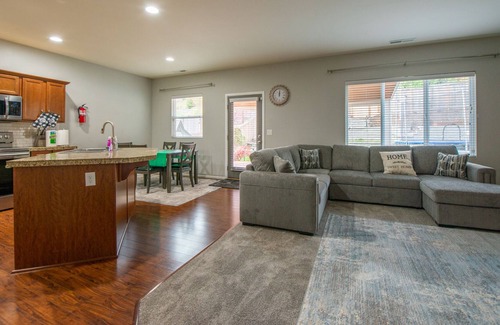 Bonney Lake House | Bonney Lake House INN W/Jacuzzi and Centralized AC