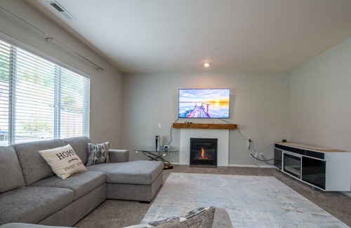 Bonney Lake House | Bonney Lake House INN W/Jacuzzi and Centralized AC