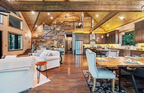 Hochatown Cabin | Book 3 Nights- 4th Free Night- A Luxury 4 Bedroom