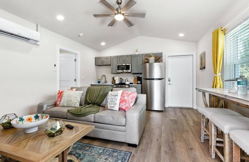 Siesta Key Condo | 🦩Book Me Baby! Wildflower Inn Siesta Key #1 Bromeliad🦩