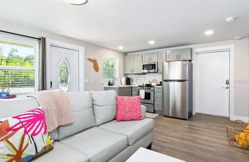 Siesta Key Condo | 🦩Book Me Baby! Wildflower Inn Siesta Key #5 Pineapple🦩