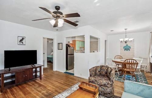 South Pensacola House | *BOOK ME* Light & Bright 2 Bedroom Home