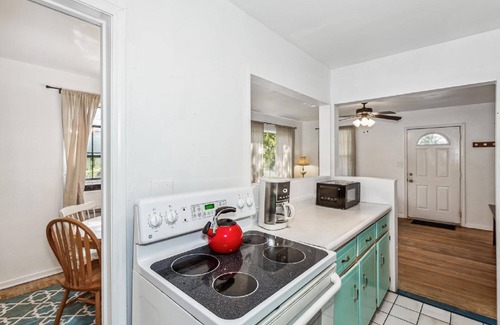 South Pensacola House | *BOOK ME* Light & Bright 2 Bedroom Home
