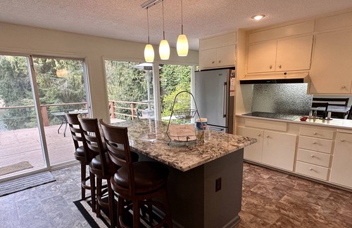 Maple Heights-Lake Desire House | Book now for 2026 World Cup - Private no stairs house 5 watercraft hiking trails