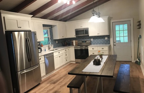 Jacksons' Gap House | Book now for a relaxing Christmas vacation! Outdoor firepit. Quiet cove.