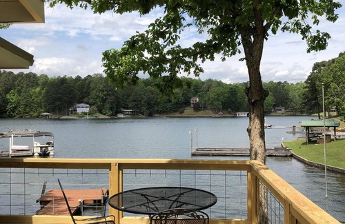 Jacksons' Gap House | Book now for a relaxing Christmas vacation! Outdoor firepit. Quiet cove.