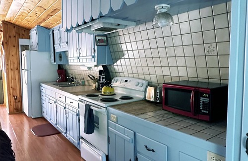 Pine Mountain Club Cabin | Book now for the holidays! We have Starlink and a cozy wood stove.