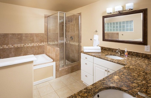 Canyon Lake House | BOOK YOUR SPRING BREAK FUNCATION firepit~neighborhood pool~golf course~SLEEPS 11