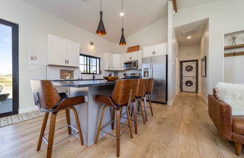 Grand Junction House | Bookcliff Retreat: Barnhouse & Modern Farmhouse on 13 Acres With Hot Tub