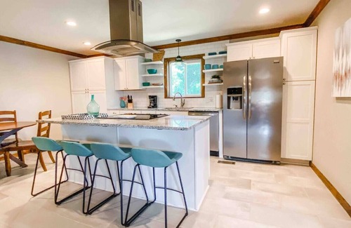 Beaver Shores House | Booking Fall Dates Now! Beaver Lake Views+Hot Tub+Pets