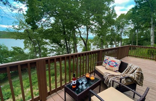 Beaver Shores House | Booking Fall NOW+Beaver Lake Views+Hot Tub Fun