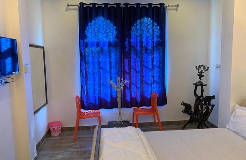 Lake Swaroop Sagar House | Boraj Haveli Guest House