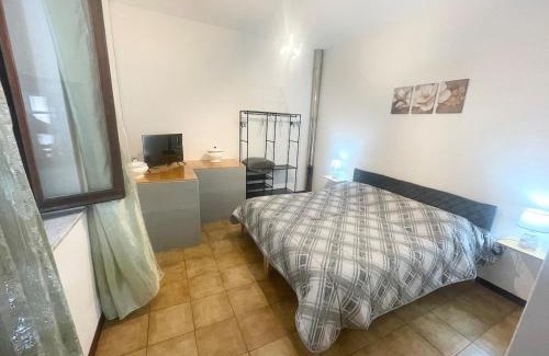 Le Piazze Apartment | Borghetto house with 4 bedrooms, parking and WiFi