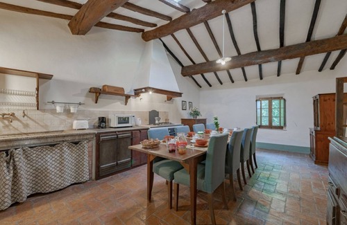 Buonconvento Villa | Borgo DiVino a glass of wine among the Unesco landscapes of the Val D'Orcia!