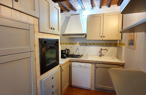 Sarteano Ski Chalet | Borgo Fastelli - Quercia Chalet in historical Borgo in Val d'Orcia