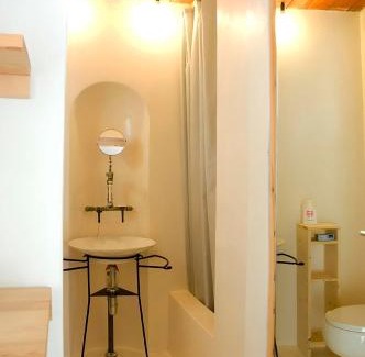 Strongoli House | BORGO PETELIA, Casa Fazio, Antica piccola casa con loggia e scala esterna