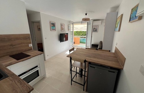 La Faviere Apartment | Bormes les Mimosas, La Favière, T2 Refait à Neuf 4 Couchages, 200 m de la Plage