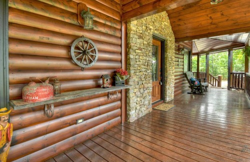 Foxfire Estates House | Born In The Rockies - Cuddleup