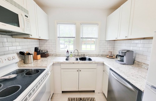 Statesboro House | Boro Bungalow. Heart of Statesboro, Ga