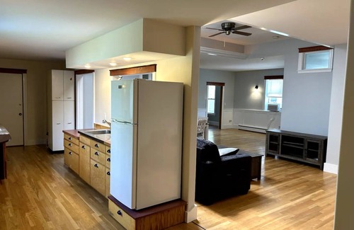 South Medford Apartment | Boston Getaway close to Tufts and Transport